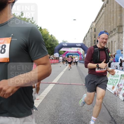 06.09.2026 - CURREX Alsterlauf Yannick Fuchs http://msf.ph/oto/10189236 06.09.2026 09:57:22 Ziel 2311, 2316, 2900, 3673, 3881, 3978, 5345, 5398, 5978, 6119, 6279, 6396, 8093, 8198, 8281 meine-sportfotos.de