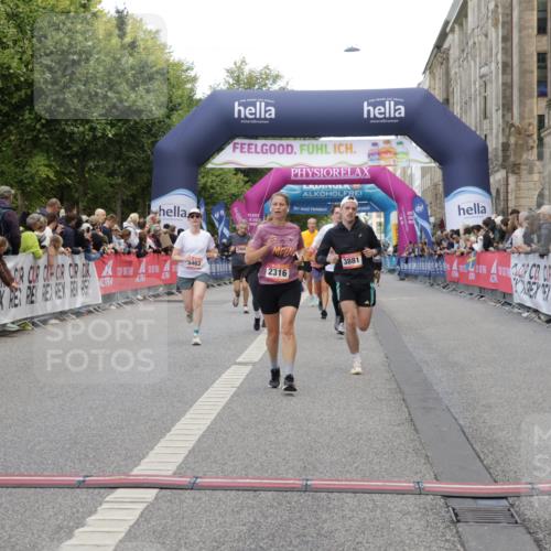 06.09.2026 - CURREX Alsterlauf Yannick Fuchs http://msf.ph/oto/10189349 06.09.2026 09:57:23 Ziel 2311, 2316, 2900, 3673, 3881, 3978, 4641, 5345, 5398, 5463, 5978, 6119, 6279, 6396, 8093, 8198, 8281 meine-sportfotos.de