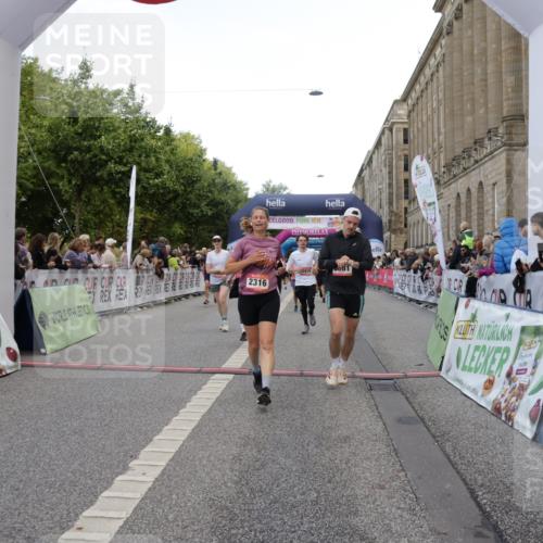 06.09.2026 - CURREX Alsterlauf Yannick Fuchs http://msf.ph/oto/10189509 06.09.2026 09:57:25 Ziel 2316, 2900, 2966, 3673, 3881, 3914, 3978, 4641, 4859, 5345, 5398, 5463, 5510, 5978, 6119, 6279, 8093, 8198, 8281 meine-sportfotos.de