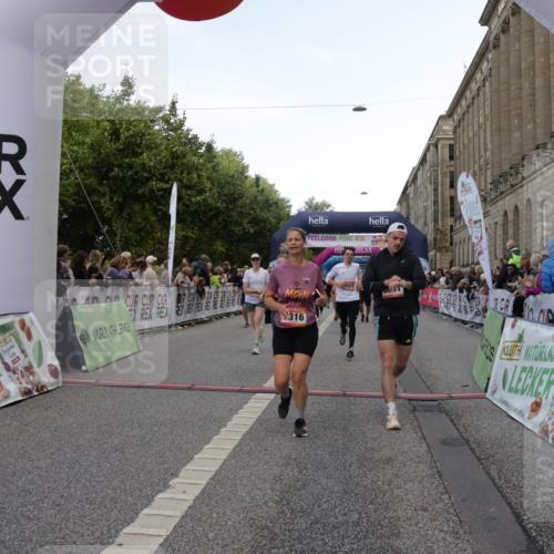 06.09.2026 - CURREX Alsterlauf Yannick Fuchs http://msf.ph/oto/10189519 06.09.2026 09:57:26 Ziel 2316, 2900, 2966, 3236, 3673, 3881, 3914, 3978, 4641, 4859, 5345, 5398, 5463, 5510, 5978, 6119, 6279, 8029, 8093, 8198, 8281 meine-sportfotos.de