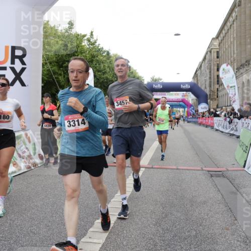 06.09.2026 - CURREX Alsterlauf Yannick Fuchs http://msf.ph/oto/10189788 06.09.2026 10:05:43 Ziel 2267, 2476, 2659, 3064, 3180, 3230, 3314, 3439, 3457, 4130, 4197, 4198, 4408, 4430, 4538, 5135, 5137, 5373, 5390, 5405, 5406, 5777, 6458 meine-sportfotos.de