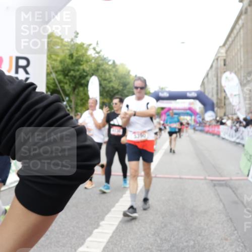 06.09.2026 - CURREX Alsterlauf Yannick Fuchs http://msf.ph/oto/10190029 06.09.2026 10:05:48 Ziel 2047, 2267, 2476, 2659, 3180, 3230, 3314, 3439, 3457, 4130, 4197, 4198, 4430, 4538, 4741, 4871, 5135, 5137, 5390, 5405, 5406, 5520 meine-sportfotos.de