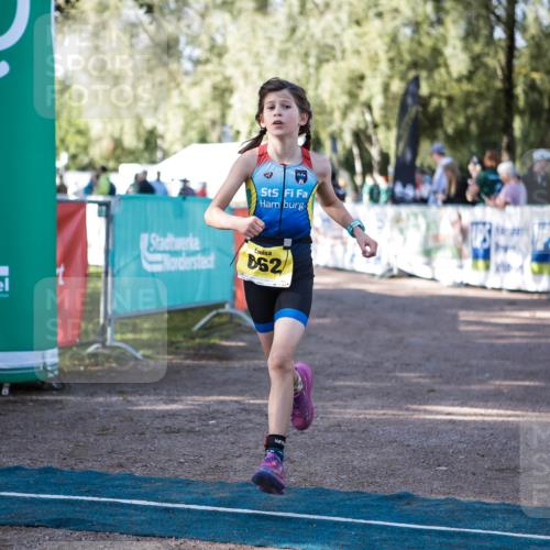 06.09.2026 - 20. Norderstedt Triathlon H.Heesch http://msf.ph/oto/10192528 06.09.2026 09:49:27 Ziel 611, 662, 663 meine-sportfotos.de