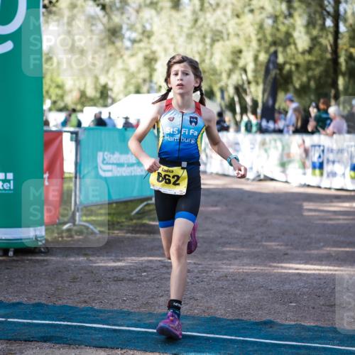 06.09.2026 - 20. Norderstedt Triathlon H.Heesch http://msf.ph/oto/10192529 06.09.2026 09:49:27 Ziel 611, 662, 663 meine-sportfotos.de