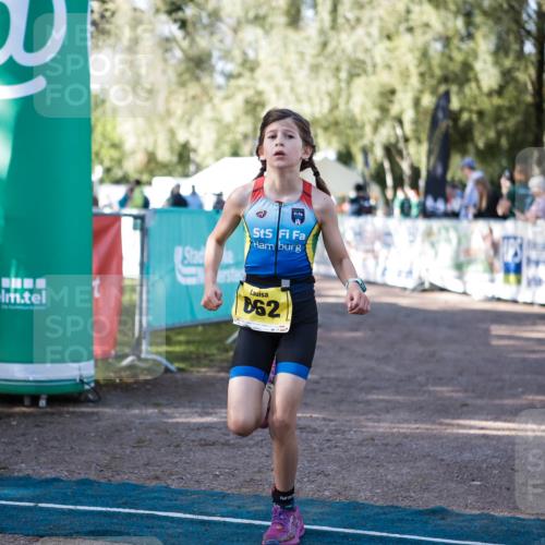 06.09.2026 - 20. Norderstedt Triathlon H.Heesch http://msf.ph/oto/10192530 06.09.2026 09:49:27 Ziel 611, 662, 663 meine-sportfotos.de