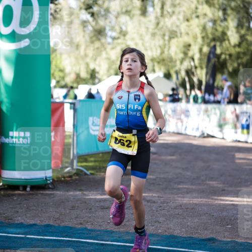 06.09.2026 - 20. Norderstedt Triathlon H.Heesch http://msf.ph/oto/10192531 06.09.2026 09:49:27 Ziel 611, 662, 663 meine-sportfotos.de