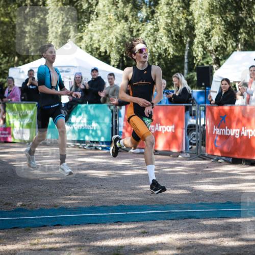 06.09.2026 - 20. Norderstedt Triathlon H.Heesch http://msf.ph/oto/10193530 06.09.2026 10:40:12 Ziel 718, 756 meine-sportfotos.de
