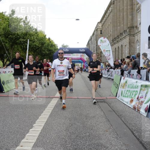 06.09.2026 - CURREX Alsterlauf Yannick Fuchs http://msf.ph/oto/10193992 06.09.2026 10:06:00 Ziel 3098, 3842, 3976, 4481, 4736, 4737, 4894, 5070, 5115, 5277, 5556, 5726, 5781, 6045, 6089, 6107, 6121, 6385, 8056, 8143 meine-sportfotos.de