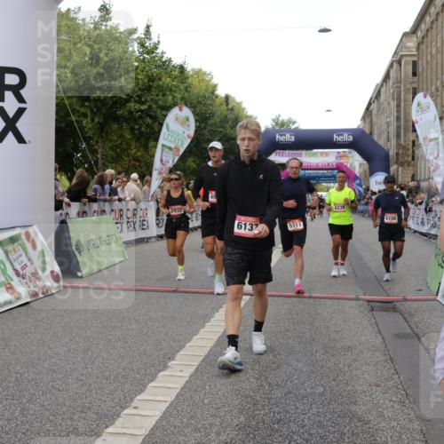 06.09.2026 - CURREX Alsterlauf Yannick Fuchs http://msf.ph/oto/10194238 06.09.2026 09:57:49 Ziel 2523, 2538, 2663, 2672, 2877, 2932, 2950, 3122, 4003, 4691, 4950, 5111, 5247, 5660, 5736, 5790, 6108, 6137, 6239, 8307 meine-sportfotos.de