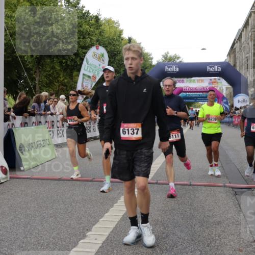 06.09.2026 - CURREX Alsterlauf Yannick Fuchs http://msf.ph/oto/10194249 06.09.2026 09:57:49 Ziel 2523, 2538, 2663, 2672, 2877, 2932, 2950, 3122, 4003, 4691, 4950, 5111, 5247, 5660, 5736, 5790, 6108, 6137, 6239, 8307 meine-sportfotos.de