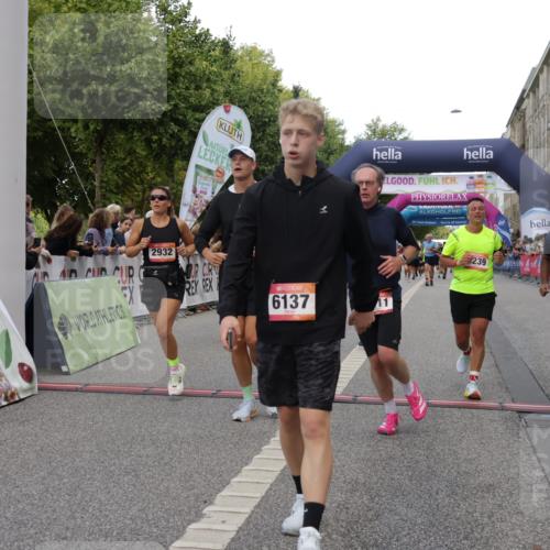 06.09.2026 - CURREX Alsterlauf Yannick Fuchs http://msf.ph/oto/10194277 06.09.2026 09:57:49 Ziel 2523, 2538, 2663, 2672, 2877, 2932, 2950, 3122, 4003, 4691, 4950, 5111, 5247, 5660, 5736, 5790, 6108, 6137, 6239, 8307 meine-sportfotos.de