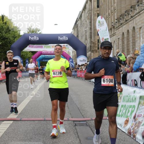 06.09.2026 - CURREX Alsterlauf Yannick Fuchs http://msf.ph/oto/10194301 06.09.2026 09:57:50 Ziel 2523, 2663, 2672, 2877, 2932, 2950, 3122, 4003, 4950, 5111, 5247, 5660, 5736, 5790, 6108, 6137, 6239, 8307 meine-sportfotos.de