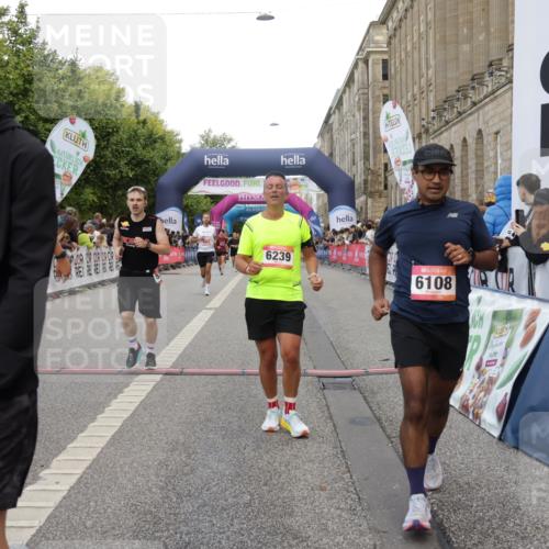 06.09.2026 - CURREX Alsterlauf Yannick Fuchs http://msf.ph/oto/10194368 06.09.2026 09:57:50 Ziel 2523, 2663, 2672, 2877, 2932, 2950, 3122, 4003, 4950, 5111, 5247, 5660, 5736, 5790, 6108, 6137, 6239, 8307 meine-sportfotos.de