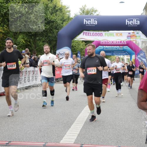06.09.2026 - CURREX Alsterlauf Yannick Fuchs http://msf.ph/oto/10194408 06.09.2026 10:06:05 Ziel 2413, 2457, 2458, 3098, 3842, 3976, 4383, 4679, 4692, 4894, 5174, 5277, 5726, 5781, 6089, 6107, 6385, 8056, 8143, 8161 meine-sportfotos.de