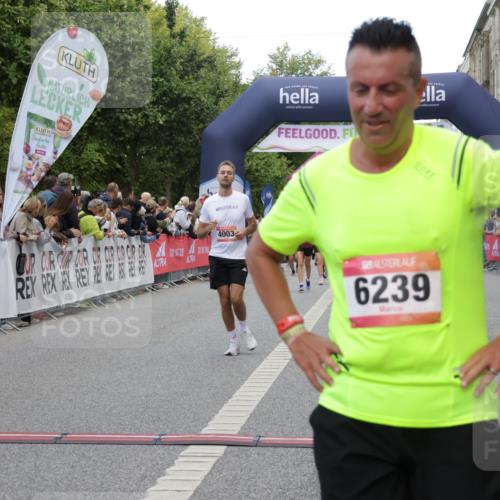 06.09.2026 - CURREX Alsterlauf Yannick Fuchs http://msf.ph/oto/10194429 06.09.2026 09:57:52 Ziel 2523, 2672, 2877, 2932, 2950, 3122, 4003, 4950, 5111, 5247, 5660, 5736, 5790, 5916, 6108, 6137, 6239 meine-sportfotos.de