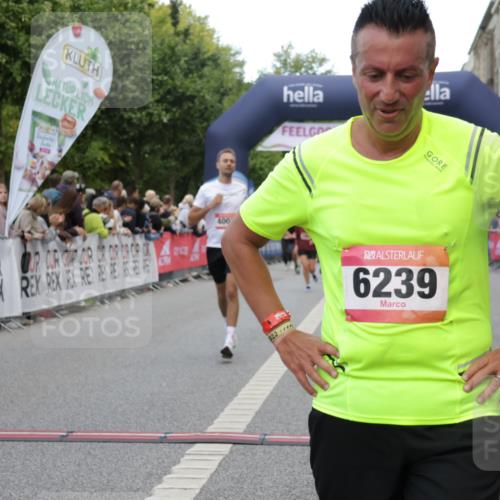 06.09.2026 - CURREX Alsterlauf Yannick Fuchs http://msf.ph/oto/10194449 06.09.2026 09:57:52 Ziel 2523, 2672, 2877, 2932, 2950, 3122, 4003, 4950, 5111, 5247, 5660, 5736, 5790, 5916, 6108, 6137, 6239 meine-sportfotos.de