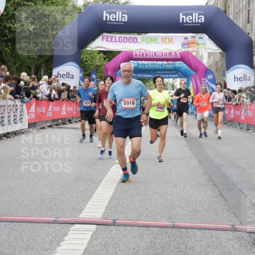 06.09.2026 - CURREX Alsterlauf Yannick Fuchs http://msf.ph/oto/10194680 06.09.2026 09:57:56 Ziel 2672, 2875, 2932, 2965, 3075, 3403, 3744, 4003, 4950, 5111, 5470, 5790, 5916, 6108, 6239 meine-sportfotos.de