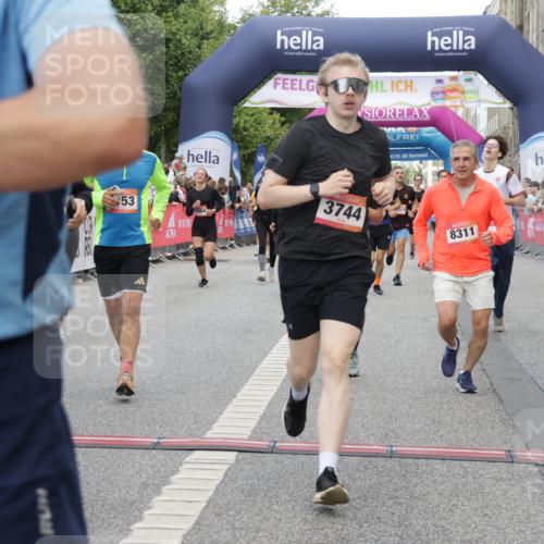06.09.2026 - CURREX Alsterlauf Yannick Fuchs http://msf.ph/oto/10195045 06.09.2026 09:58:01 Ziel 2875, 2965, 3075, 3307, 3369, 3403, 3743, 3744, 4003, 4864, 5470, 5518, 5548, 5916, 6153, 8066, 8152, 8229, 8311 meine-sportfotos.de