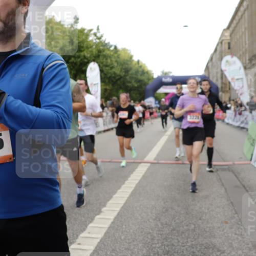 06.09.2026 - CURREX Alsterlauf Yannick Fuchs http://msf.ph/oto/10195138 06.09.2026 10:06:16 Ziel 2196, 2625, 2761, 2762, 2763, 2779, 3130, 3228, 3247, 3337, 3515, 3529, 3674, 3677, 3980, 4027, 4075, 4110, 4344, 4383, 4545, 4679, 4692, 4873, 5003, 5174, 5181, 5303, 5364, 5689, 6093, 6308, 6328, 6350, 6433, 8161 meine-sportfotos.de