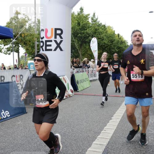 06.09.2026 - CURREX Alsterlauf Yannick Fuchs http://msf.ph/oto/10195481 06.09.2026 09:58:07 Ziel 2875, 3075, 3307, 3369, 3394, 3497, 3553, 3580, 3743, 3744, 3841, 3872, 3923, 4034, 4327, 4864, 5470, 5518, 5548, 5707, 6153, 6227, 6343, 8066, 8152, 8163, 8229, 8311 meine-sportfotos.de