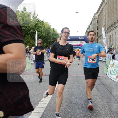 06.09.2026 - CURREX Alsterlauf Yannick Fuchs http://msf.ph/oto/10195569 06.09.2026 09:58:08 Ziel 2875, 3307, 3369, 3394, 3497, 3553, 3580, 3743, 3744, 3841, 3872, 3923, 4034, 4327, 4864, 5470, 5518, 5548, 5707, 6153, 6227, 6343, 8066, 8152, 8163, 8229, 8311 meine-sportfotos.de