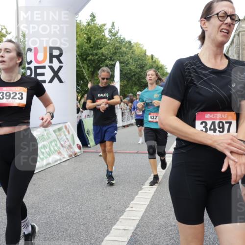 06.09.2026 - CURREX Alsterlauf Yannick Fuchs http://msf.ph/oto/10195620 06.09.2026 09:58:09 Ziel 3307, 3369, 3394, 3497, 3553, 3580, 3743, 3841, 3872, 3923, 4034, 4327, 4864, 5518, 5548, 5707, 6153, 6227, 6343, 6409, 8066, 8152, 8163, 8229, 8311 meine-sportfotos.de