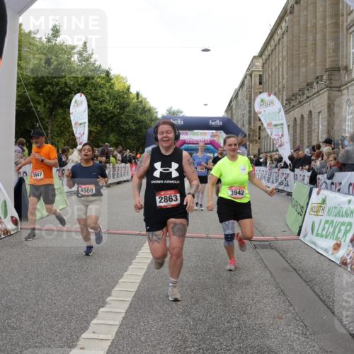 06.09.2026 - CURREX Alsterlauf Yannick Fuchs http://msf.ph/oto/10195800 06.09.2026 10:06:27 Ziel 2266, 2541, 2625, 2863, 3736, 3772, 3942, 3947, 4027, 4075, 4508, 4650, 4819, 5003, 5181, 5364, 5600, 6308, 8183 meine-sportfotos.de