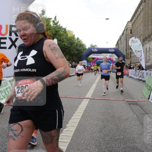 06.09.2026 - CURREX Alsterlauf Yannick Fuchs http://msf.ph/oto/10195874 06.09.2026 10:06:28 Ziel 2266, 2541, 2625, 2863, 3736, 3772, 3942, 3947, 4508, 4650, 4819, 5181, 5600, 8183 meine-sportfotos.de