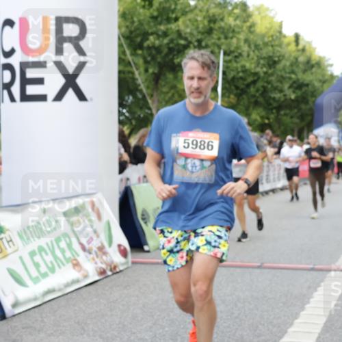 06.09.2026 - CURREX Alsterlauf Yannick Fuchs http://msf.ph/oto/10196093 06.09.2026 09:58:16 Ziel 2706, 2864, 3394, 3553, 3580, 3603, 3804, 3872, 4034, 4732, 4800, 5986, 6227, 6343, 6409, 8003, 8052, 8163 meine-sportfotos.de