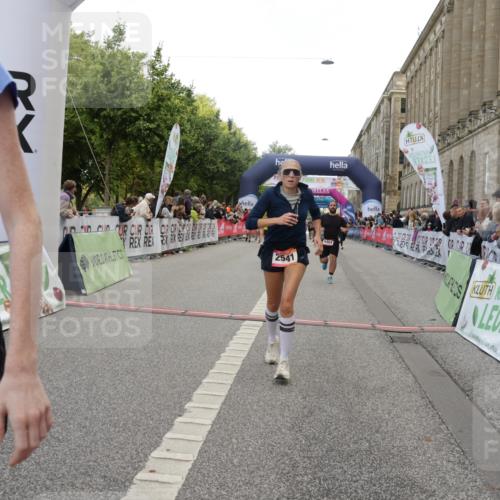 06.09.2026 - CURREX Alsterlauf Yannick Fuchs http://msf.ph/oto/10196105 06.09.2026 10:06:32 Ziel 2266, 2541, 2863, 3491, 3772, 3942, 3947, 4508, 4819, 5600, 6085, 6464, 8183 meine-sportfotos.de