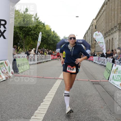06.09.2026 - CURREX Alsterlauf Yannick Fuchs http://msf.ph/oto/10196167 06.09.2026 10:06:32 Ziel 2266, 2541, 2863, 3491, 3772, 3942, 3947, 4508, 4819, 5600, 6085, 6464, 8183 meine-sportfotos.de