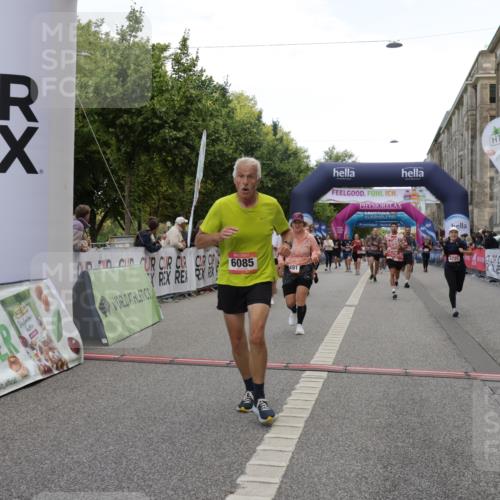 06.09.2026 - CURREX Alsterlauf Yannick Fuchs http://msf.ph/oto/10196402 06.09.2026 10:06:36 Ziel 2266, 2532, 2533, 2541, 3266, 3267, 3491, 3772, 4337, 4725, 4819, 5001, 6085, 6464 meine-sportfotos.de
