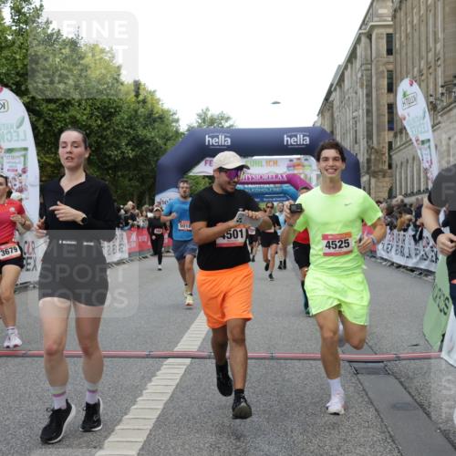 06.09.2026 - CURREX Alsterlauf Yannick Fuchs http://msf.ph/oto/10196504 06.09.2026 09:58:23 Ziel 2013, 2706, 2864, 3055, 3603, 3679, 3804, 4106, 4501, 4525, 4732, 4800, 4806, 5018, 5257, 5840, 5858, 8003, 8052, 8296 meine-sportfotos.de