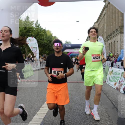06.09.2026 - CURREX Alsterlauf Yannick Fuchs http://msf.ph/oto/10196540 06.09.2026 09:58:24 Ziel 2013, 2706, 2864, 3055, 3560, 3603, 3679, 3804, 4106, 4501, 4525, 4732, 4800, 4806, 5018, 5257, 5840, 5858, 8003, 8052, 8296 meine-sportfotos.de