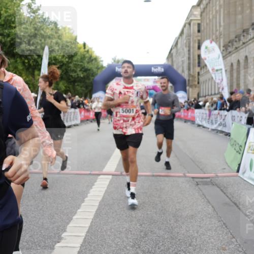 06.09.2026 - CURREX Alsterlauf Yannick Fuchs http://msf.ph/oto/10196631 06.09.2026 10:06:40 Ziel 2270, 2532, 2533, 3142, 3143, 3266, 3267, 3491, 3537, 4337, 4347, 4725, 5001, 5167, 6085, 6275, 6464 meine-sportfotos.de