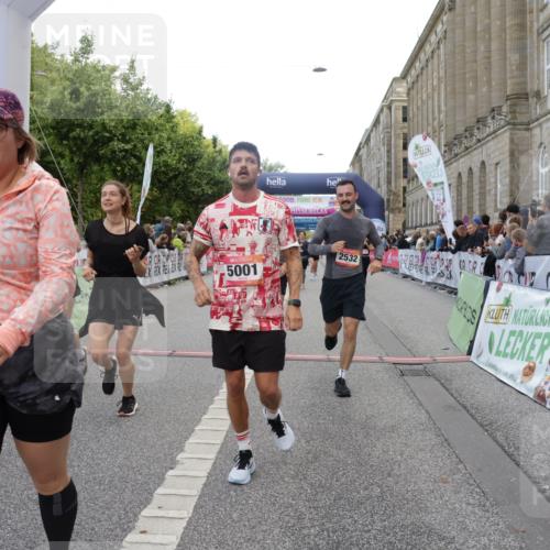 06.09.2026 - CURREX Alsterlauf Yannick Fuchs http://msf.ph/oto/10196657 06.09.2026 10:06:40 Ziel 2270, 2532, 2533, 3142, 3143, 3266, 3267, 3491, 3537, 4337, 4347, 4725, 5001, 5167, 6085, 6275, 6464 meine-sportfotos.de