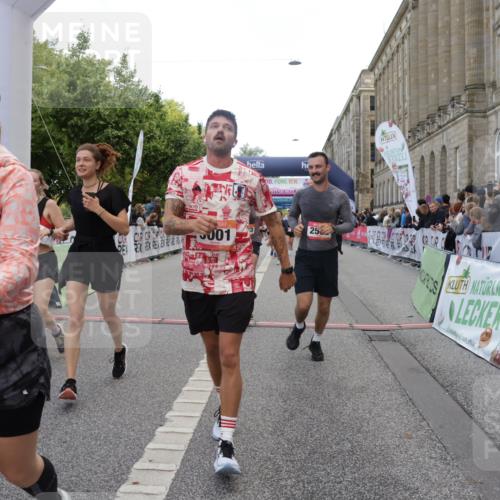 06.09.2026 - CURREX Alsterlauf Yannick Fuchs http://msf.ph/oto/10196667 06.09.2026 10:06:40 Ziel 2270, 2532, 2533, 3142, 3143, 3266, 3267, 3491, 3537, 4337, 4347, 4725, 5001, 5167, 6085, 6275, 6464 meine-sportfotos.de