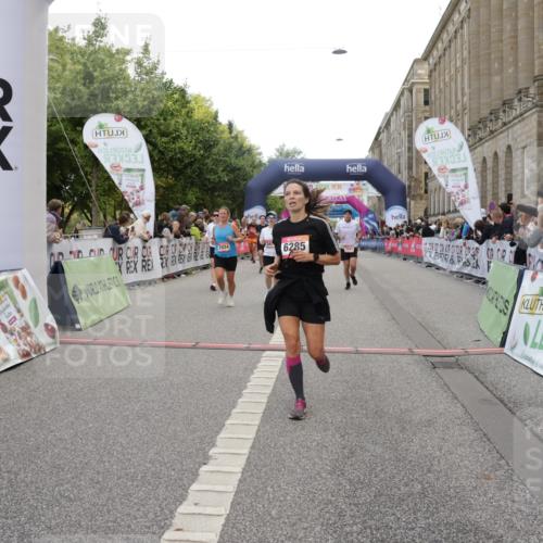 06.09.2026 - CURREX Alsterlauf Yannick Fuchs http://msf.ph/oto/10197413 06.09.2026 10:06:53 Ziel 2428, 2745, 2934, 3303, 3500, 3501, 3502, 3675, 3855, 3943, 3945, 5143, 5471, 6285, 8017, 8276 meine-sportfotos.de