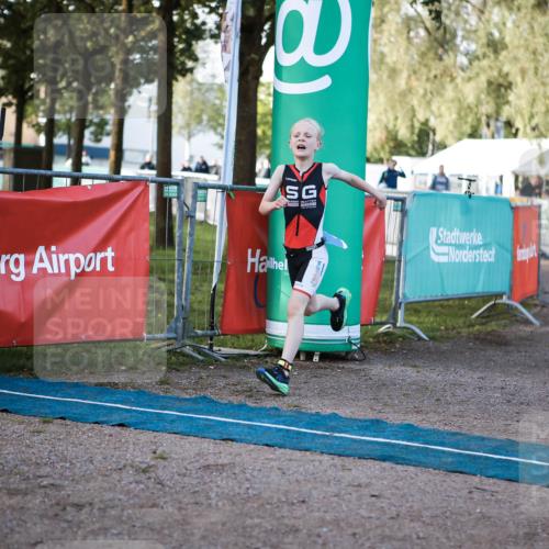 06.09.2026 - 20. Norderstedt Triathlon H.Heesch http://msf.ph/oto/10197433 06.09.2026 09:10:57 Ziel 31, 32, 34, 35, 48 meine-sportfotos.de