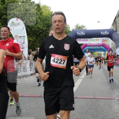 06.09.2026 - CURREX Alsterlauf Yannick Fuchs http://msf.ph/oto/10197588 06.09.2026 09:58:42 Ziel 2034, 2120, 2717, 4147, 4227, 4256, 4265, 4304, 4356, 4423, 4652, 4695, 4747, 5205, 5207, 5521, 5706, 5725, 5764, 5810, 5964, 6073 meine-sportfotos.de