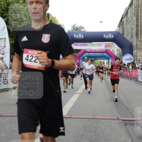 06.09.2026 - CURREX Alsterlauf Yannick Fuchs http://msf.ph/oto/10197605 06.09.2026 09:58:42 Ziel 2034, 2120, 2717, 4147, 4227, 4256, 4265, 4304, 4356, 4423, 4652, 4695, 4747, 5205, 5207, 5521, 5706, 5725, 5764, 5810, 5964, 6073 meine-sportfotos.de