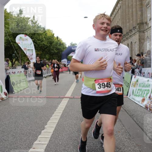 06.09.2026 - CURREX Alsterlauf Yannick Fuchs http://msf.ph/oto/10197752 06.09.2026 10:06:57 Ziel 2459, 2934, 2963, 3303, 3376, 3500, 3501, 3502, 3656, 3943, 3945, 5073, 5091, 5471, 5527, 6285, 8276 meine-sportfotos.de
