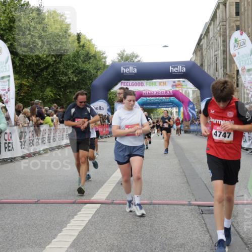 06.09.2026 - CURREX Alsterlauf Yannick Fuchs http://msf.ph/oto/10197769 06.09.2026 09:58:44 Ziel 2017, 2034, 2120, 2244, 2717, 3078, 3691, 4147, 4227, 4256, 4265, 4304, 4356, 4652, 4695, 4747, 5205, 5207, 5706, 5764, 5810, 5964, 6073, 6111 meine-sportfotos.de