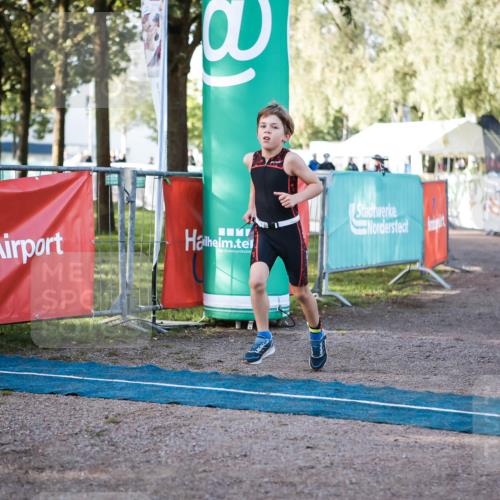 06.09.2026 - 20. Norderstedt Triathlon H.Heesch http://msf.ph/oto/10197775 06.09.2026 09:12:07 Ziel 19, 37, 40 meine-sportfotos.de