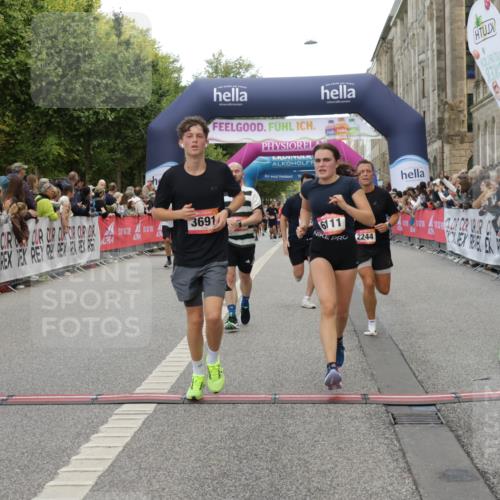 06.09.2026 - CURREX Alsterlauf Yannick Fuchs http://msf.ph/oto/10197909 06.09.2026 09:58:48 Ziel 2017, 2034, 2120, 2244, 2711, 3078, 3313, 3691, 4265, 4695, 4747, 5205, 5207, 5557, 5706, 5764, 5810, 5964, 6111 meine-sportfotos.de