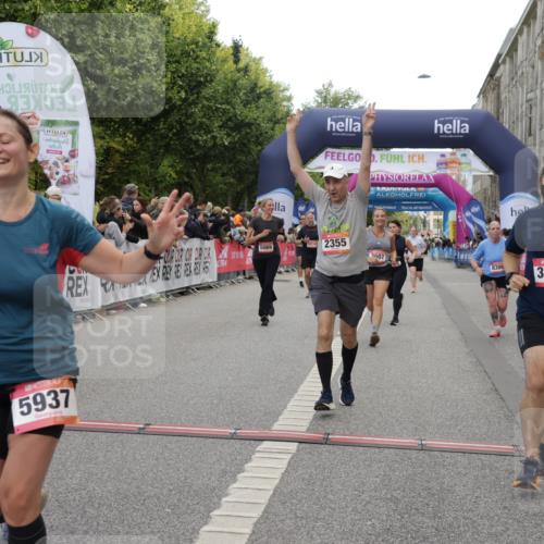 06.09.2026 - CURREX Alsterlauf Yannick Fuchs http://msf.ph/oto/10198300 06.09.2026 10:07:05 Ziel 2148, 2355, 2459, 2963, 3103, 3376, 3607, 3656, 4078, 5069, 5073, 5091, 5527, 5792, 5937, 5951, 8276, 8306 meine-sportfotos.de