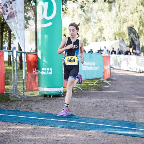 06.09.2026 - 20. Norderstedt Triathlon H.Heesch http://msf.ph/oto/10198483 06.09.2026 09:45:14 Ziel 664, 665 meine-sportfotos.de