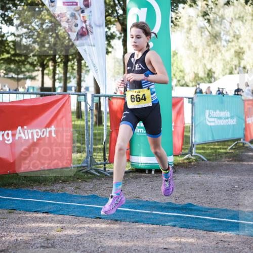 06.09.2026 - 20. Norderstedt Triathlon H.Heesch http://msf.ph/oto/10198490 06.09.2026 09:45:14 Ziel 664, 665 meine-sportfotos.de