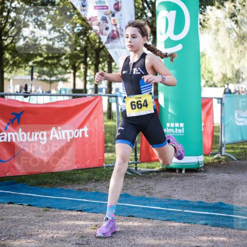 06.09.2026 - 20. Norderstedt Triathlon H.Heesch http://msf.ph/oto/10198492 06.09.2026 09:45:14 Ziel 664, 665 meine-sportfotos.de