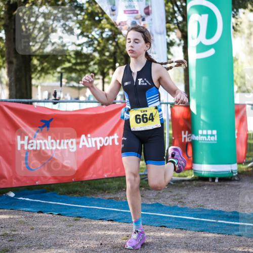 06.09.2026 - 20. Norderstedt Triathlon H.Heesch http://msf.ph/oto/10198496 06.09.2026 09:45:14 Ziel 664, 665 meine-sportfotos.de